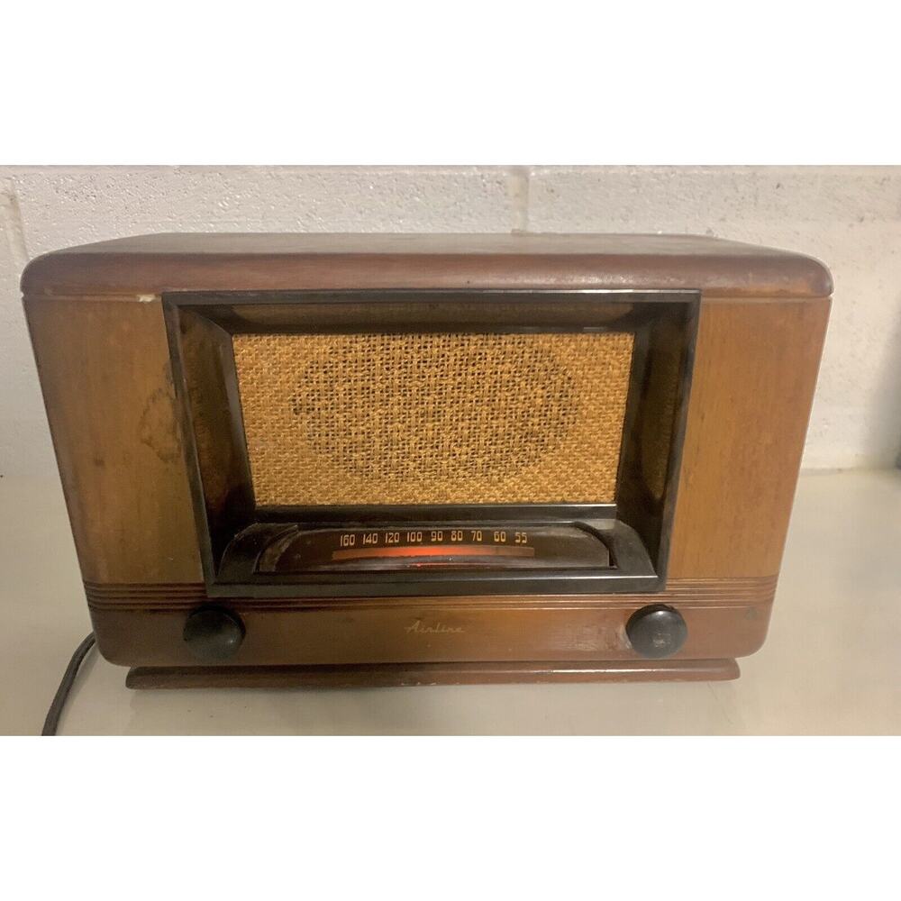 Vintage 1947 Wards Airline AM Tube Radio # 74WG-1804D All Original Works Great!